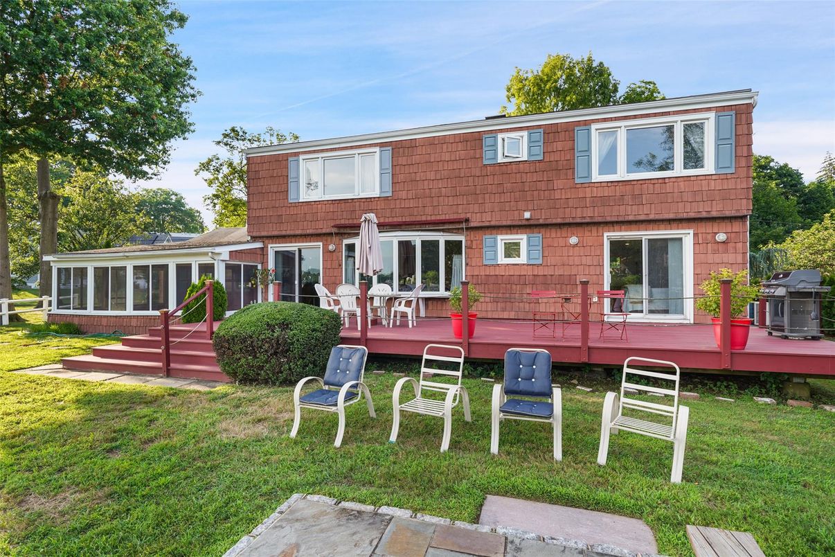 Exterior, Facade, Brick Facade, Raised Ranch