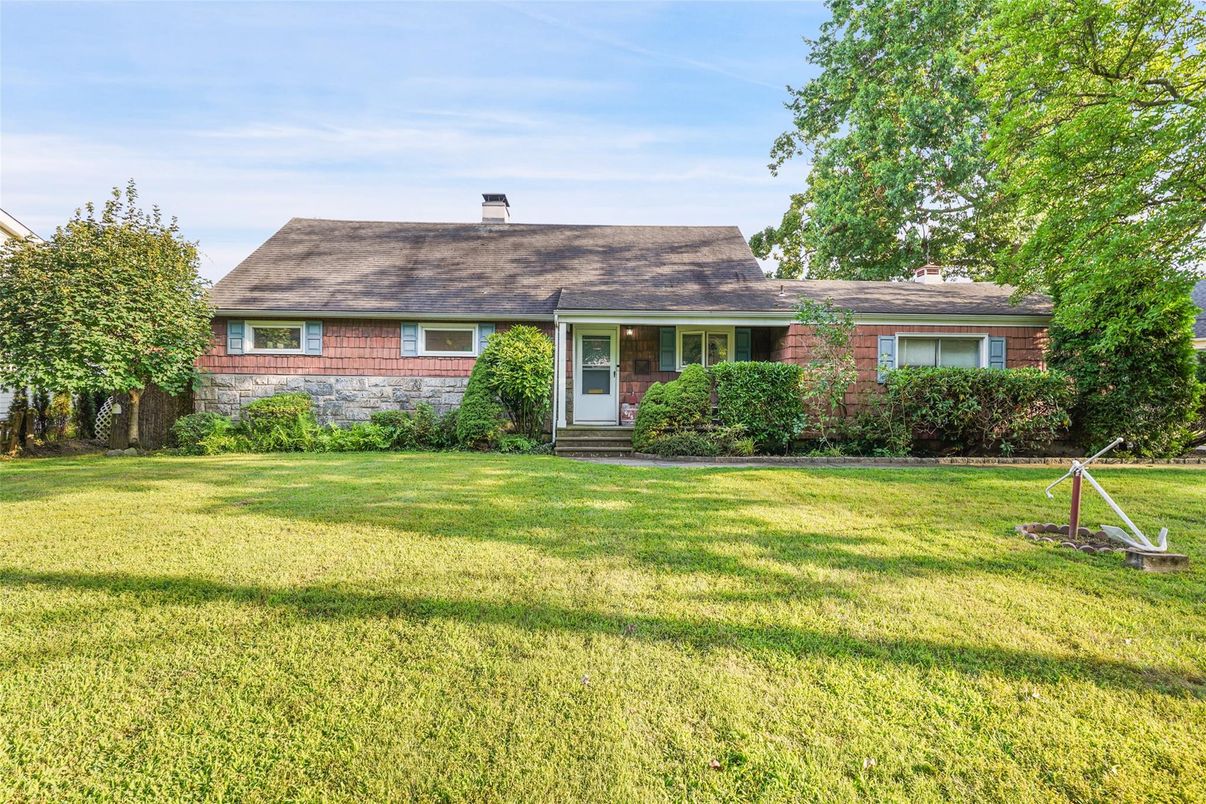 Backyard, Exterior, Facade, Brick Facade, Cape Cod