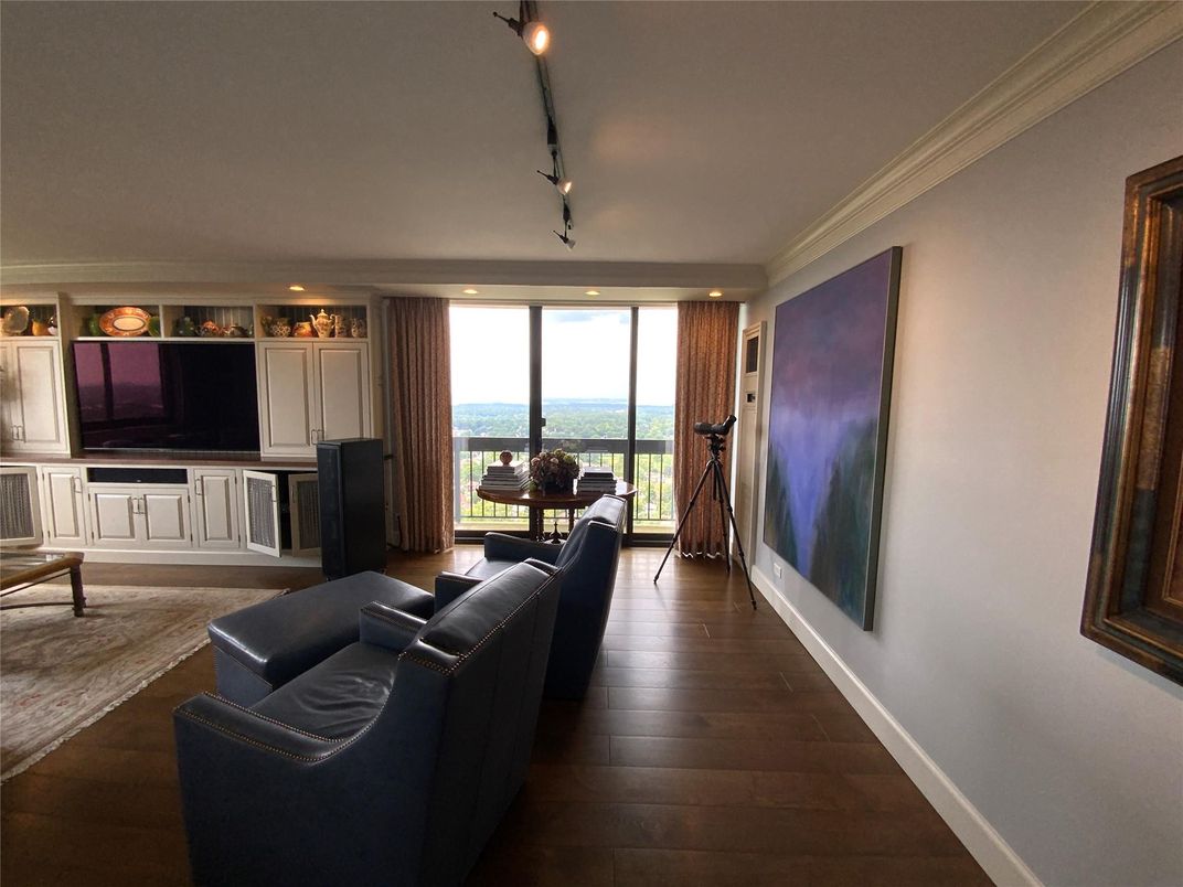 Interior, Living room, Recessed Lighting, Water, Wood Texture Flooring