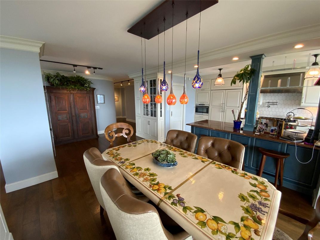 Dining room, Interior, Kitchen, Pendant Lights, Recessed Lighting, Wood Texture Flooring