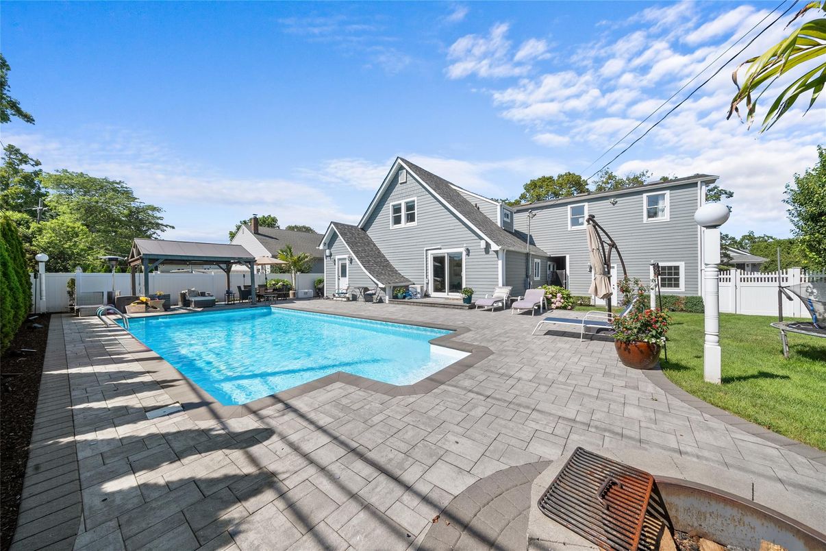 Exterior, Pool
