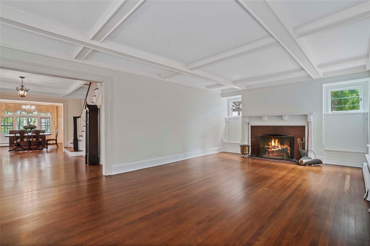 Chandelier, Dining room, Fireplace, Interior, Wood Texture Flooring
