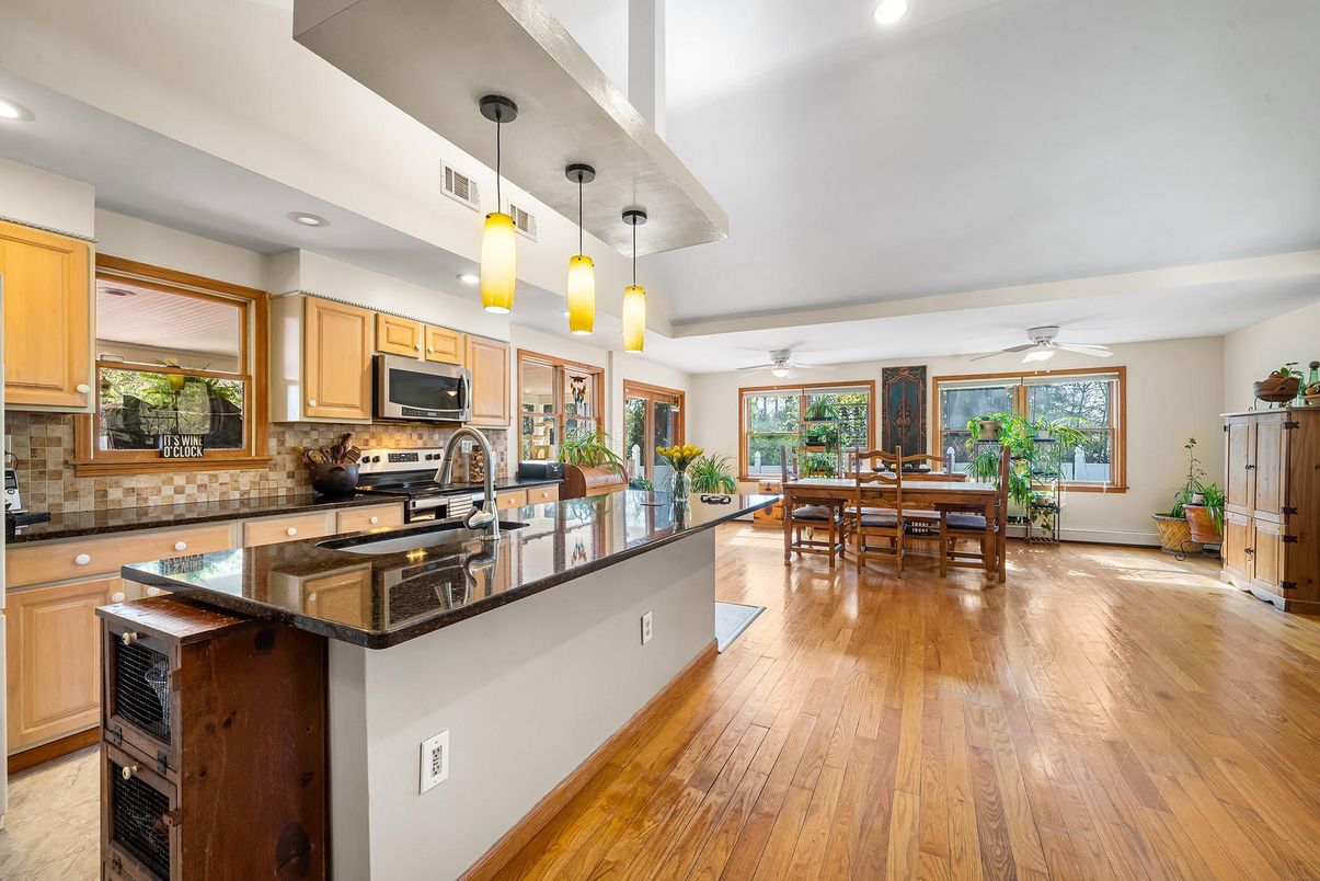 Dining room, Interior, Kitchen, Pendant Lights, Recessed Lighting, Wood Texture Flooring