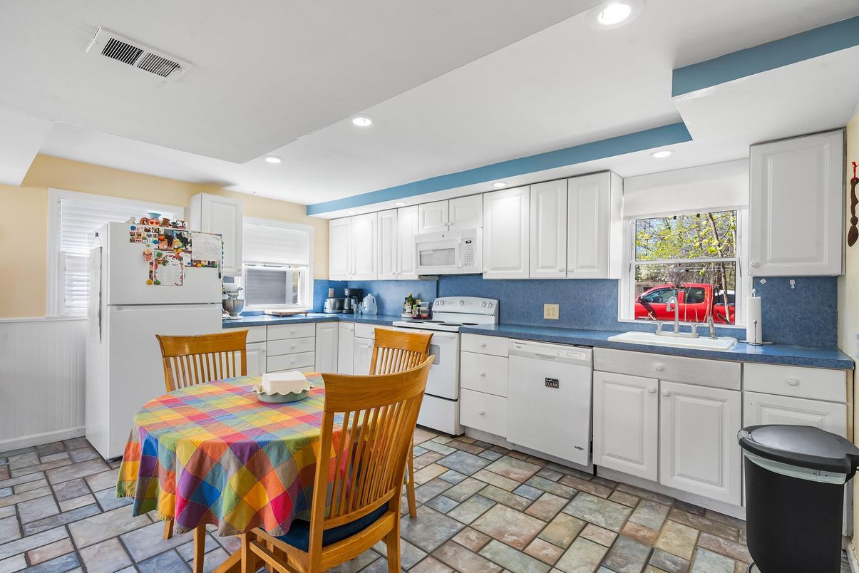 Dining room, Interior, Kitchen, Recessed Lighting