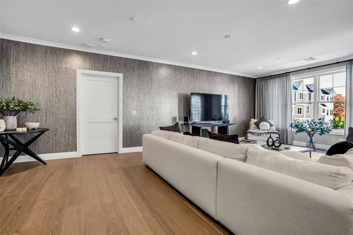 Interior, Living room, Recessed Lighting, Wood Texture Flooring