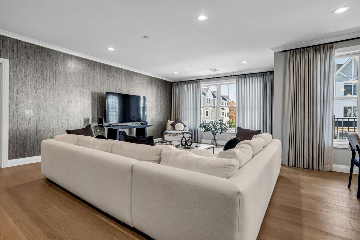 Interior, Living room, Recessed Lighting, Wood Texture Flooring