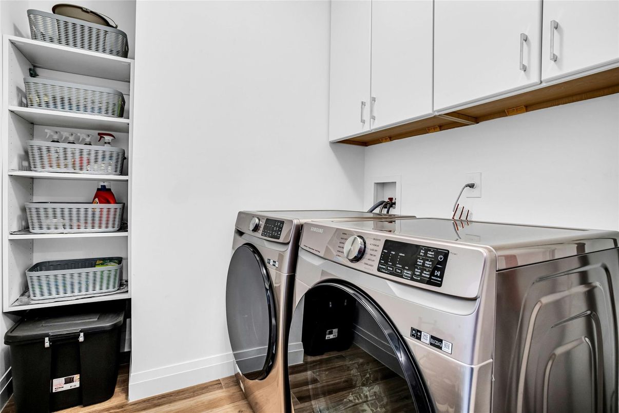 Interior, Washer, Wood Texture Flooring