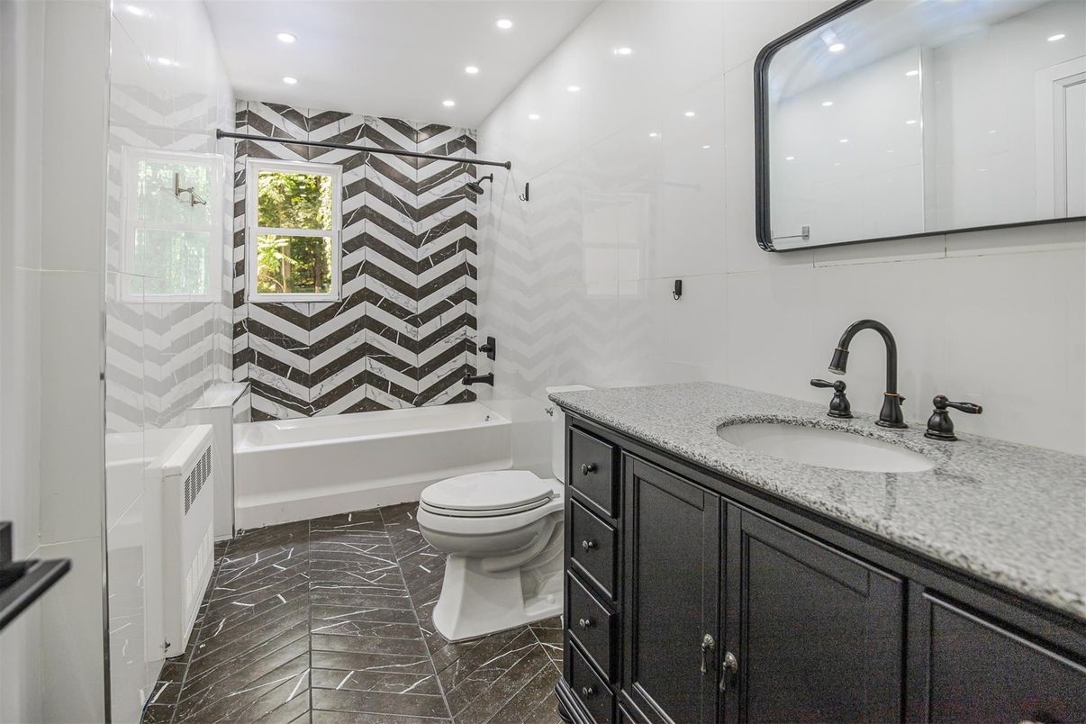 Bathroom, Interior, Marble, Recessed Lighting