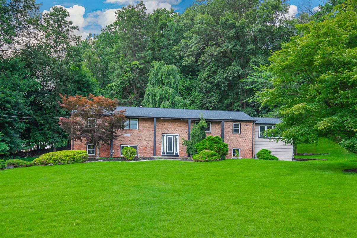 Backyard, Exterior, Facade, Brick Facade, Georgian