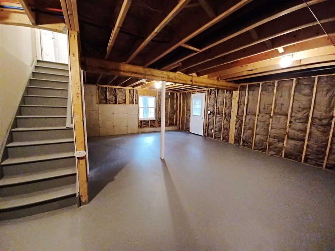 Empty room, Interior, Wooden Beams, Wooden Ceilings