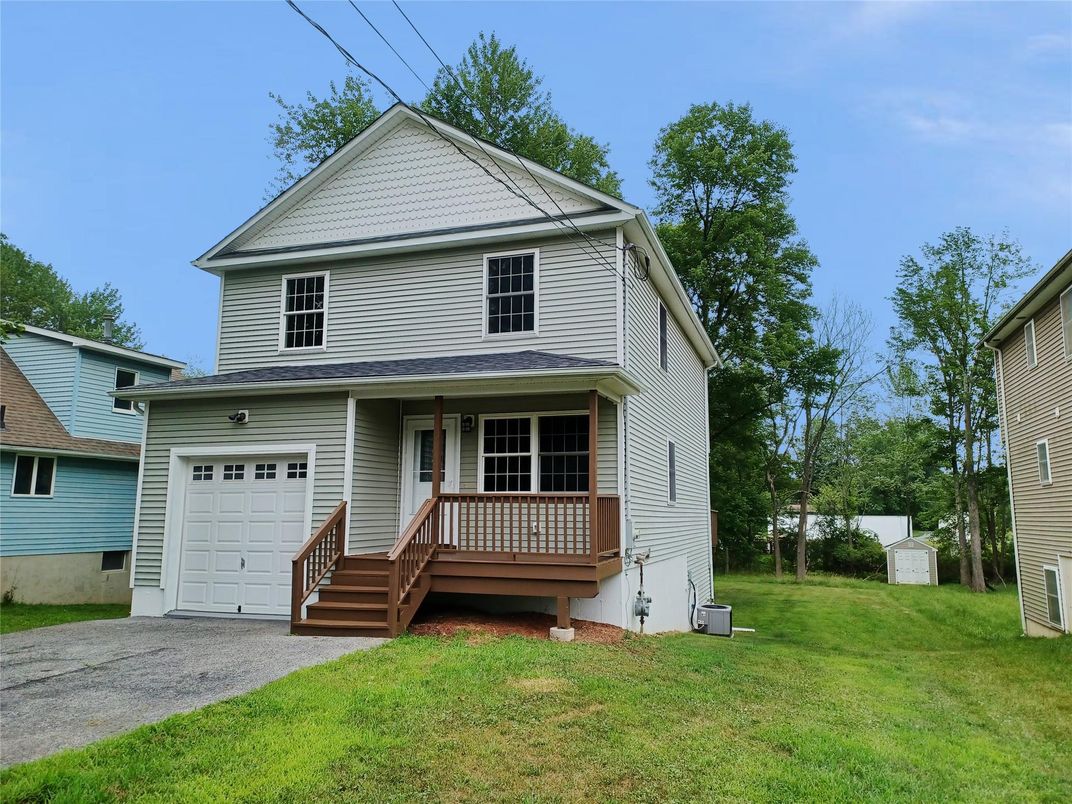 Attached, Backyard, Exterior, Facade, Queen Anne Victorian