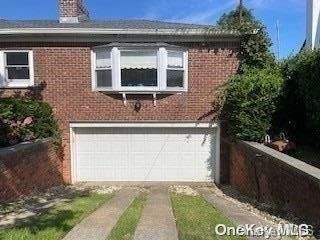 Attached, Exterior, Facade, Brick Facade, Georgian