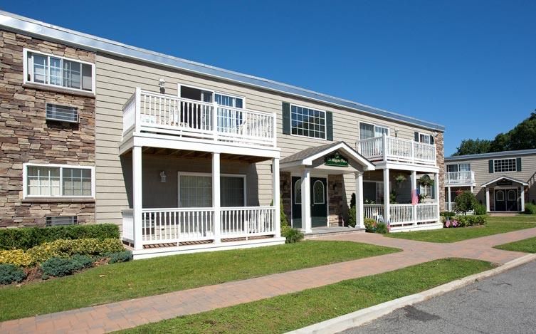 Exterior, Facade, Rowhouse