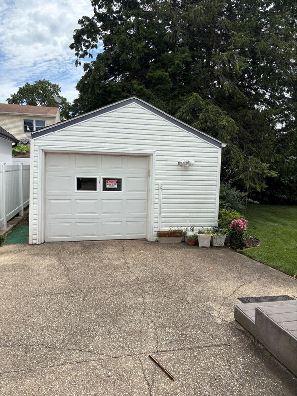 Detached Garage, Exterior