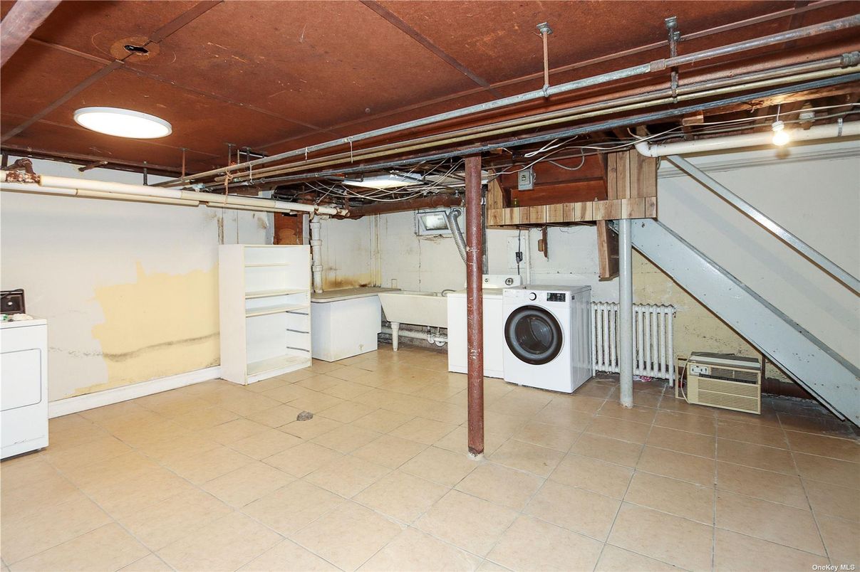 Interior, Utility Closets, Washer