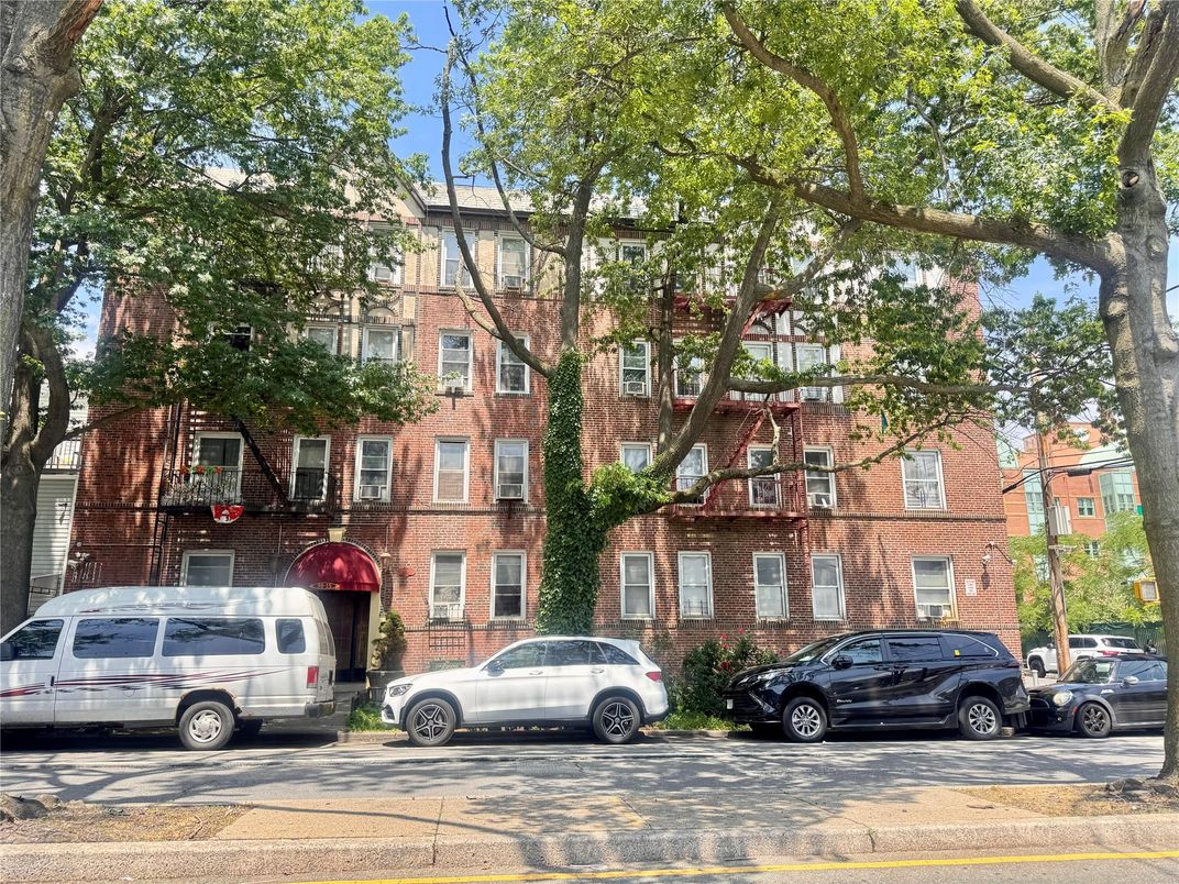Exterior, Facade, Brick Facade, Rowhouse
