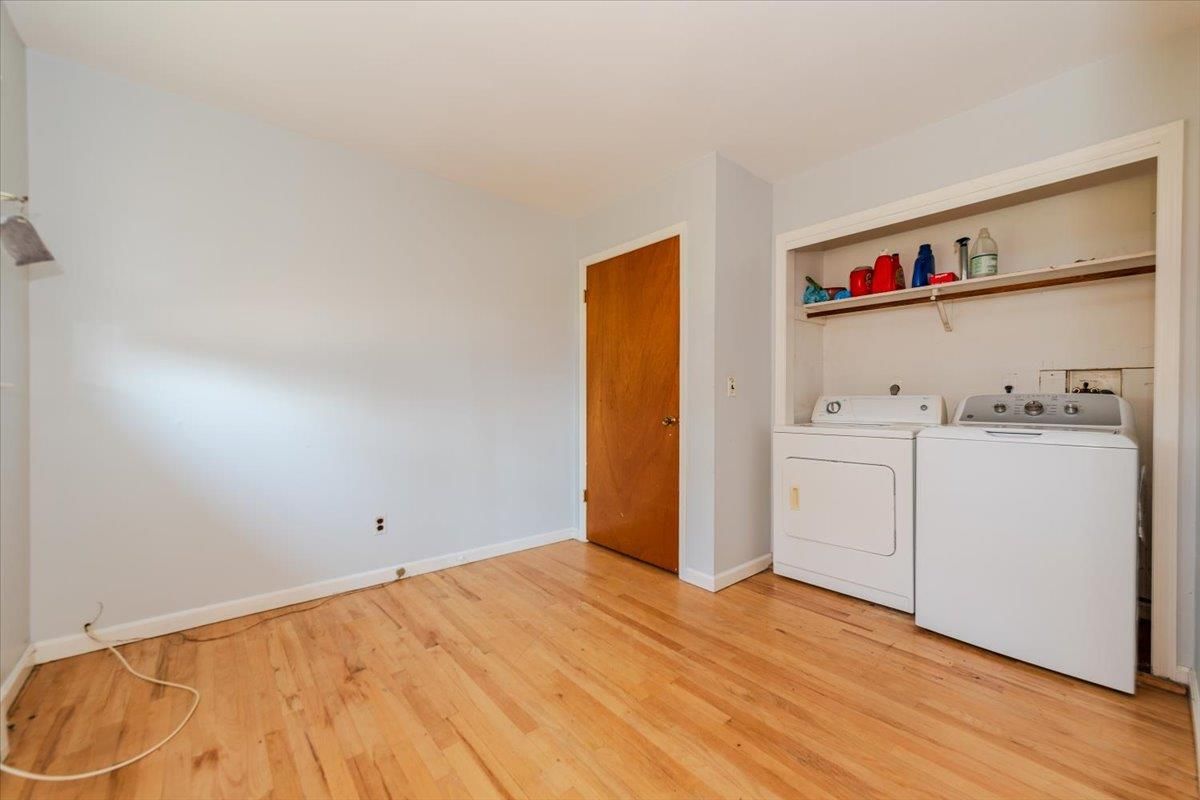 Interior, Washer, Wood Texture Flooring