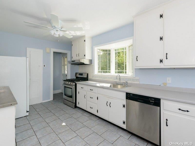 Interior, Kitchen, Stainless Steel Appliances