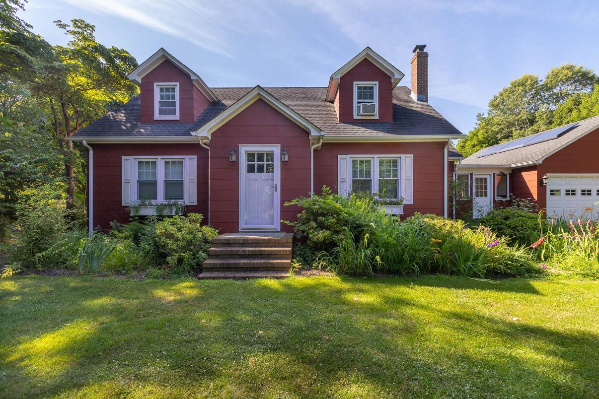 Exterior, Facade, Cape Cod