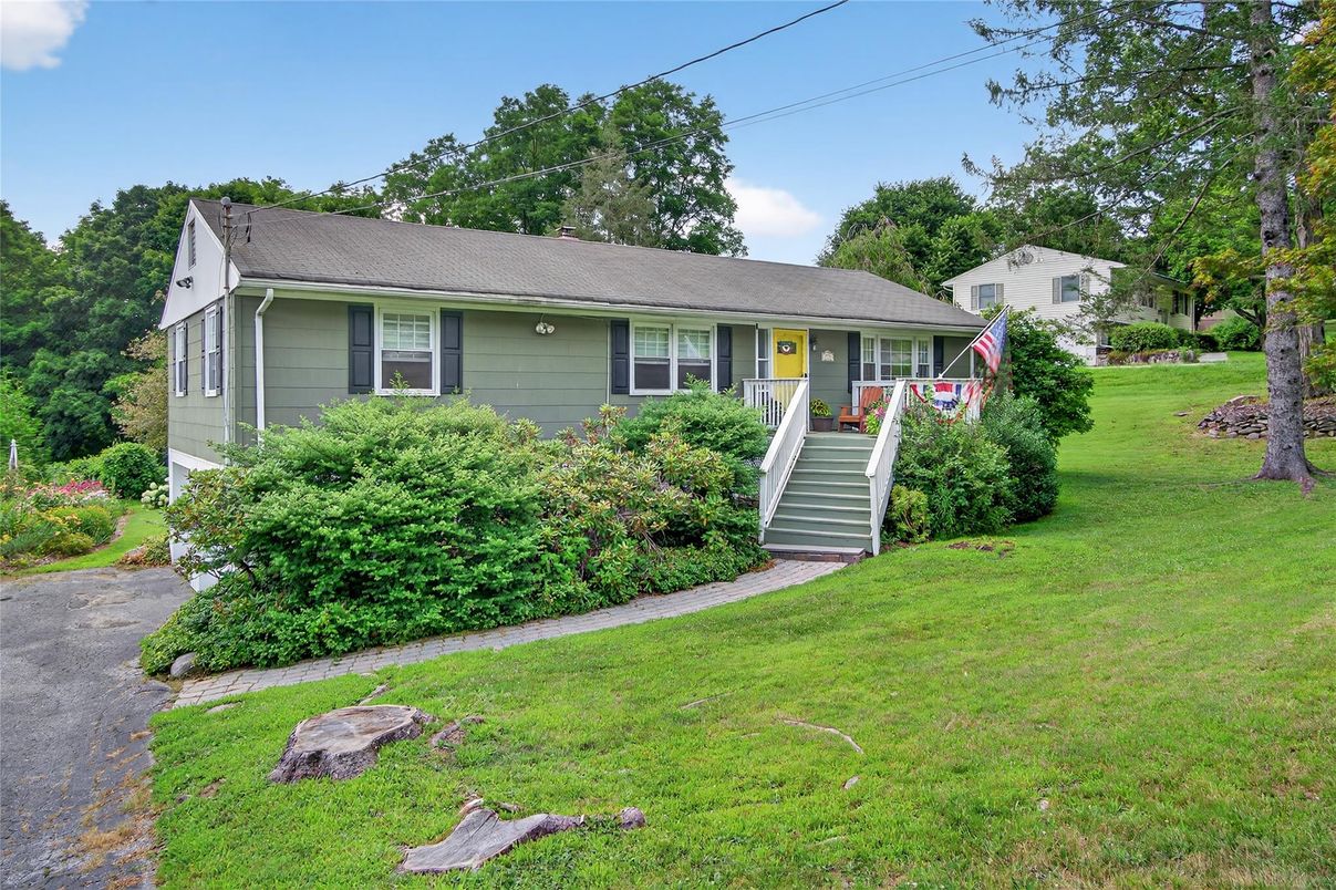 Backyard, Exterior, Facade, Cape Cod