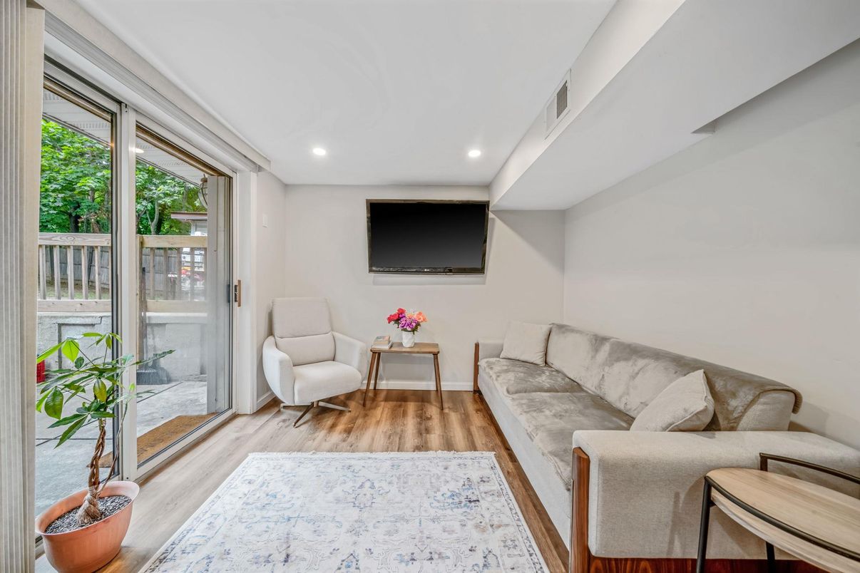 Interior, Living room, Recessed Lighting, Wood Texture Flooring