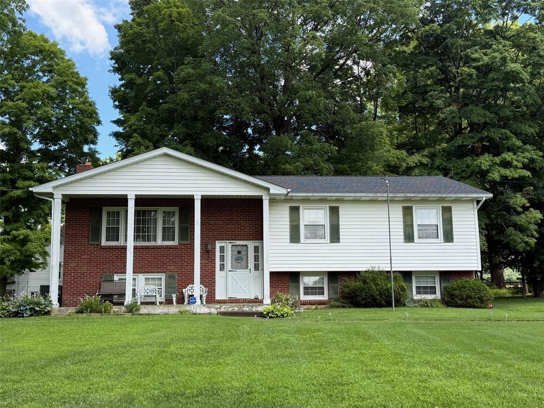 Exterior, Facade, Brick Facade, Raised Ranch