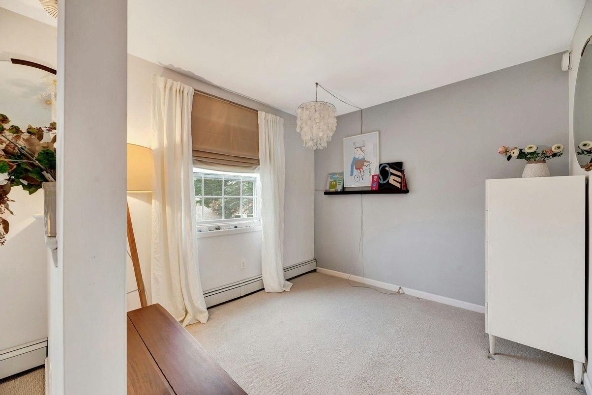 Chandelier, Empty room, Interior
