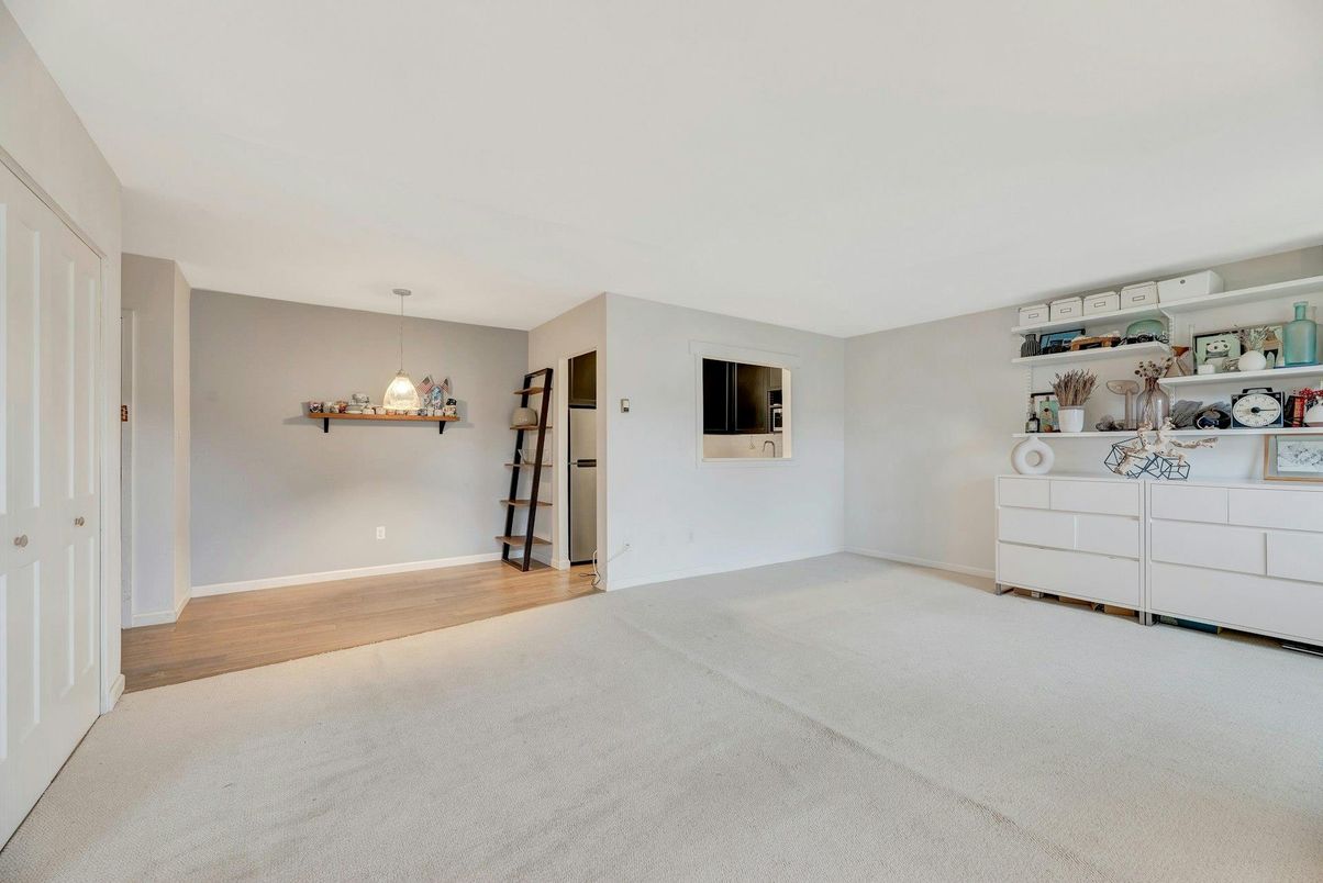 Empty room, Interior, Pendant Lights, Wood Texture Flooring