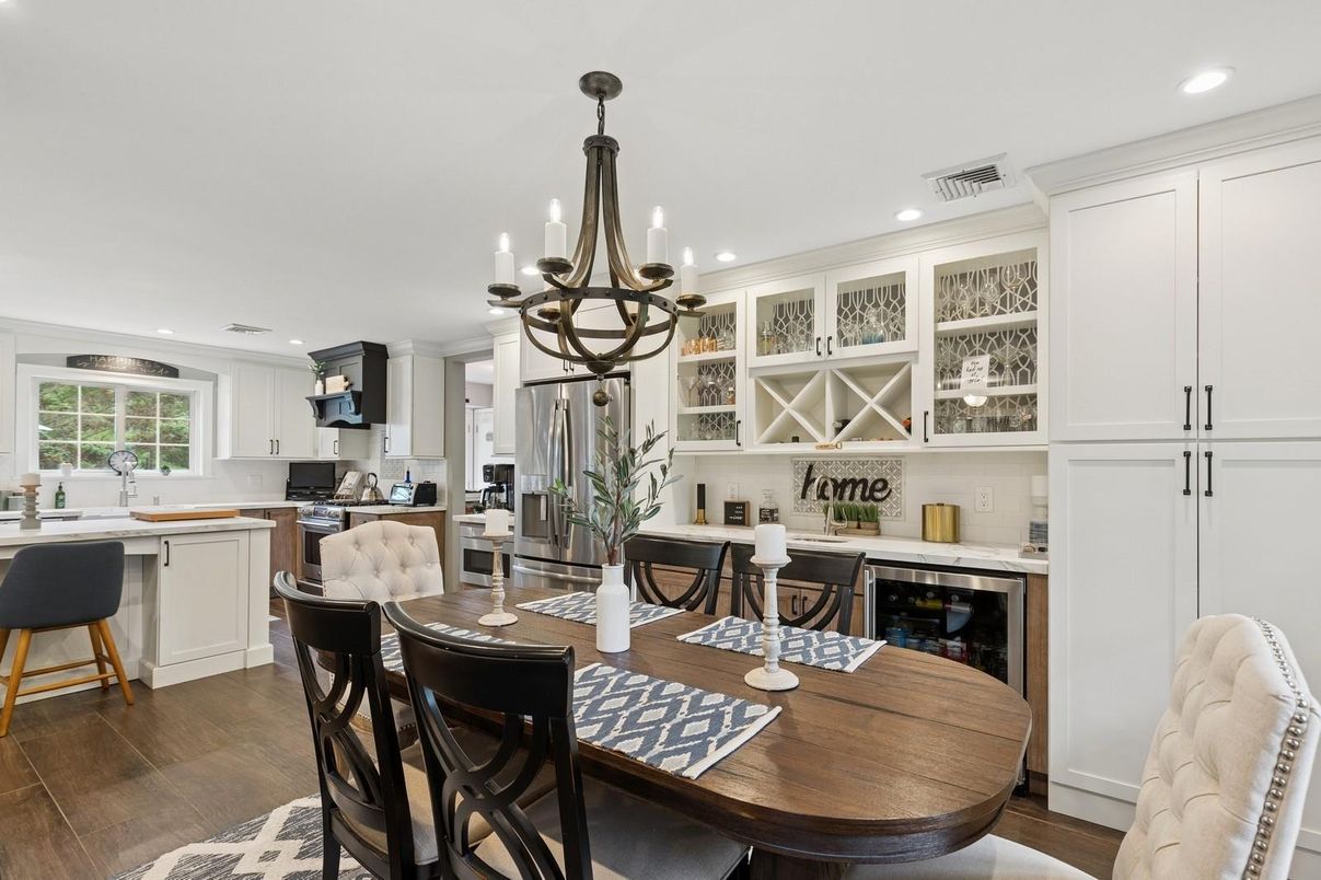 Chandelier, Dining room, Interior, Kitchen, Recessed Lighting, Wood Texture Flooring