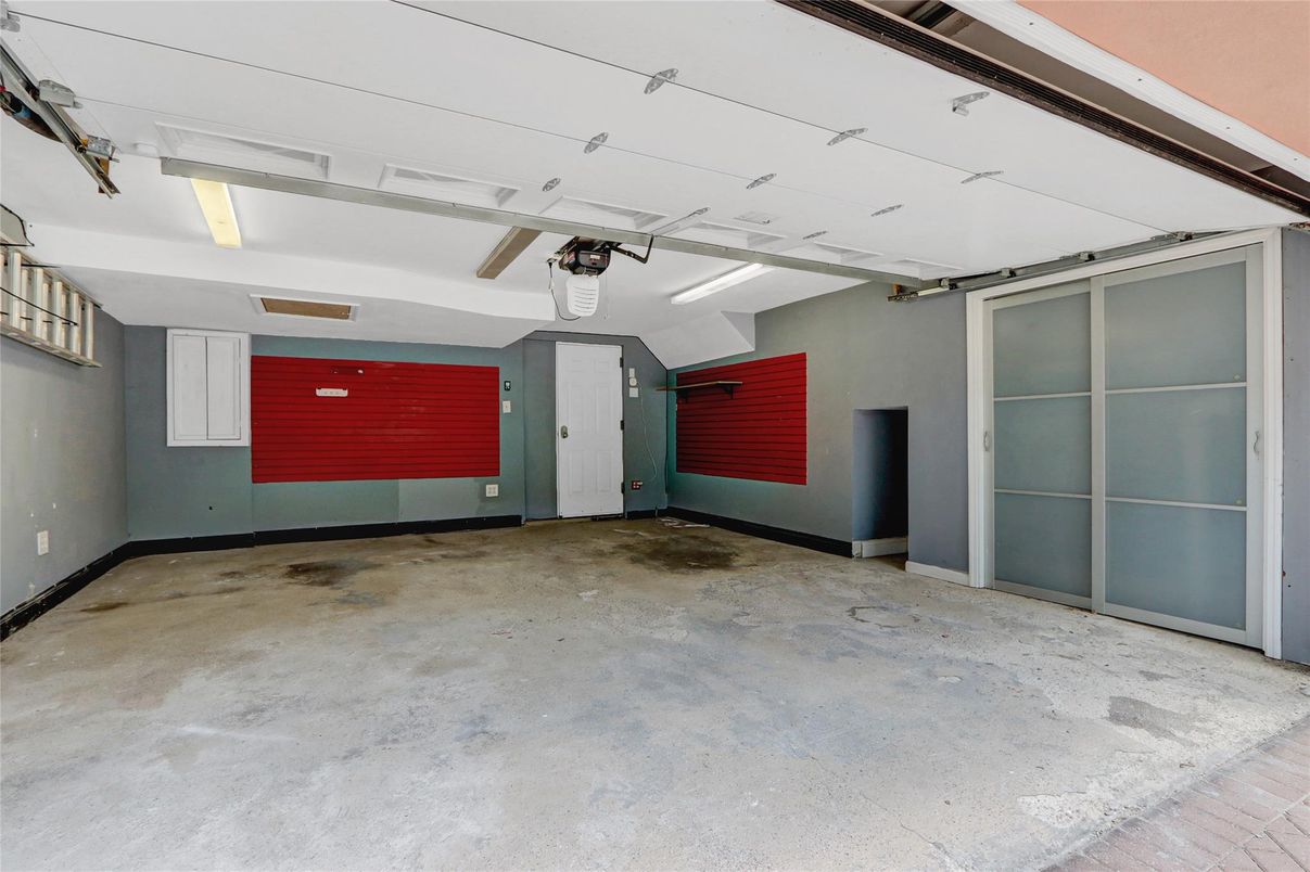 Garage, Interior