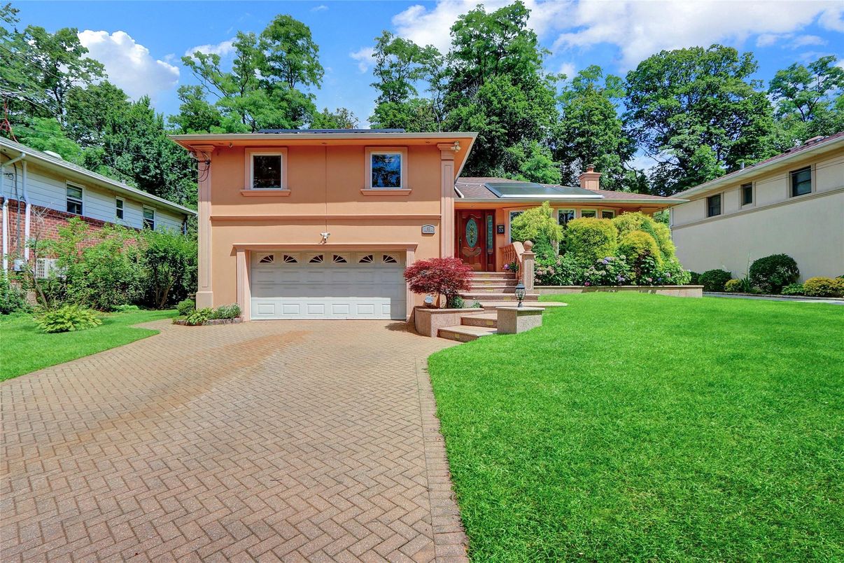 Attached, Backyard, Exterior, Facade, Split Level