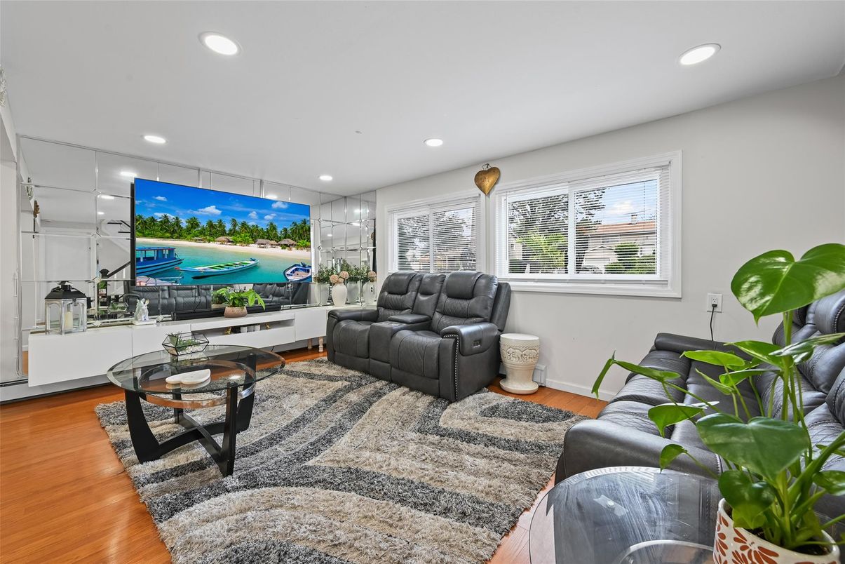 Interior, Living room, Recessed Lighting, Wood Texture Flooring