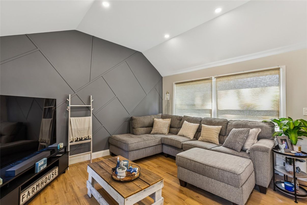 Interior, Living room, Recessed Lighting, Wood Texture Flooring