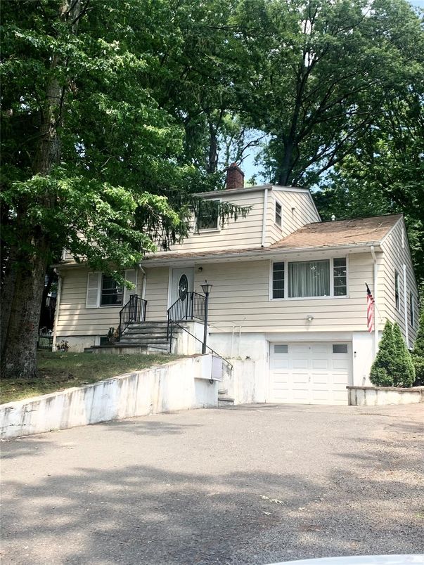 Attached, Exterior, Facade, Raised Ranch
