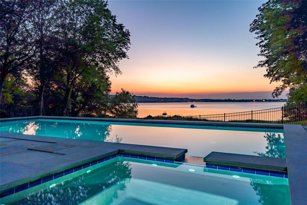 Exterior, Pool, Water