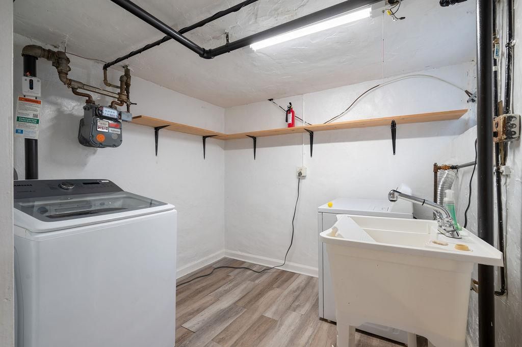 Interior, Washer, Wood Texture Flooring