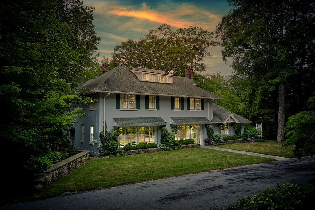 Exterior, Facade, Georgian