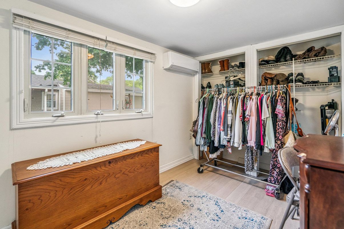 Interior, Walk-in Closets, Wood Texture Flooring