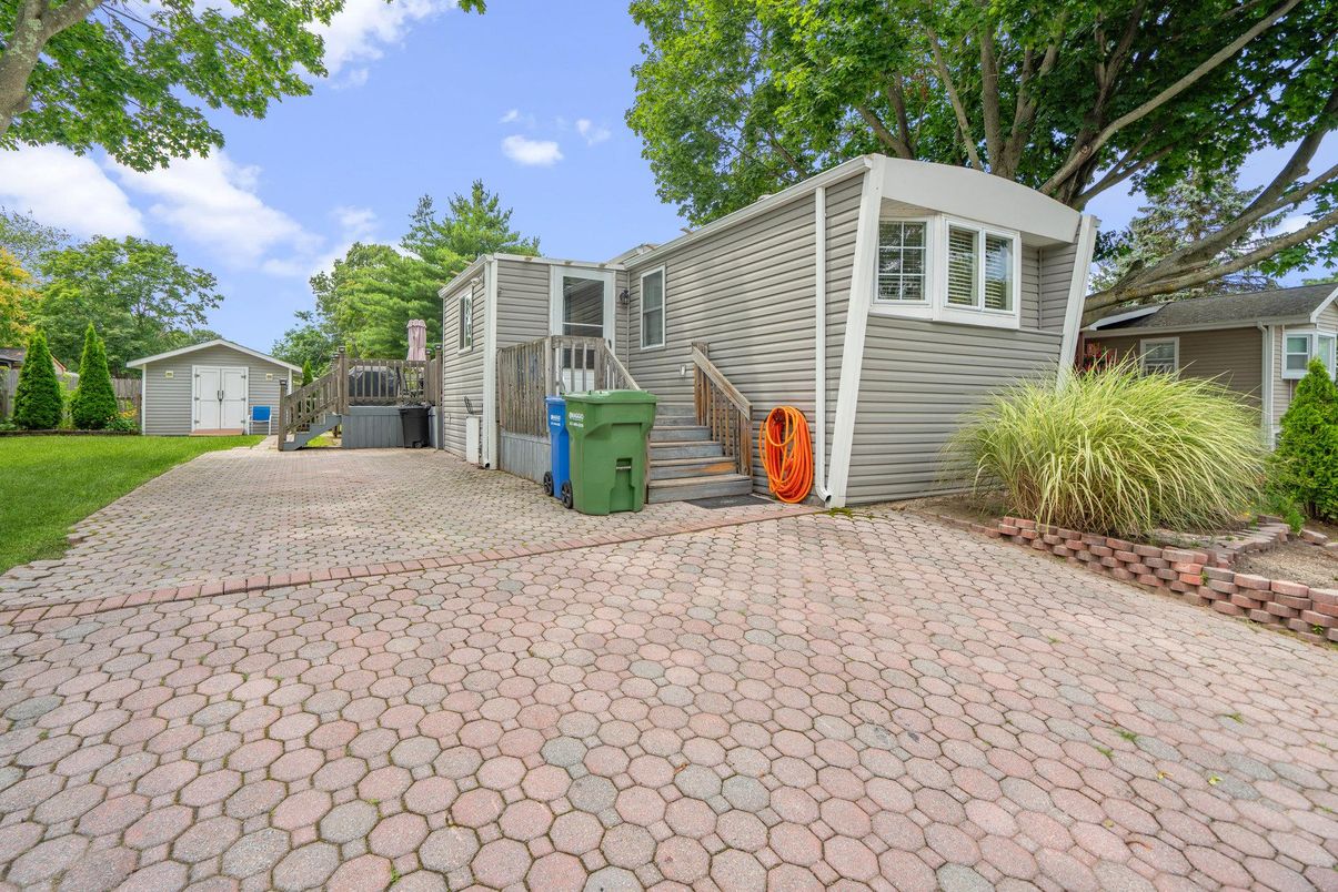 Backyard, Detached Garage, Exterior