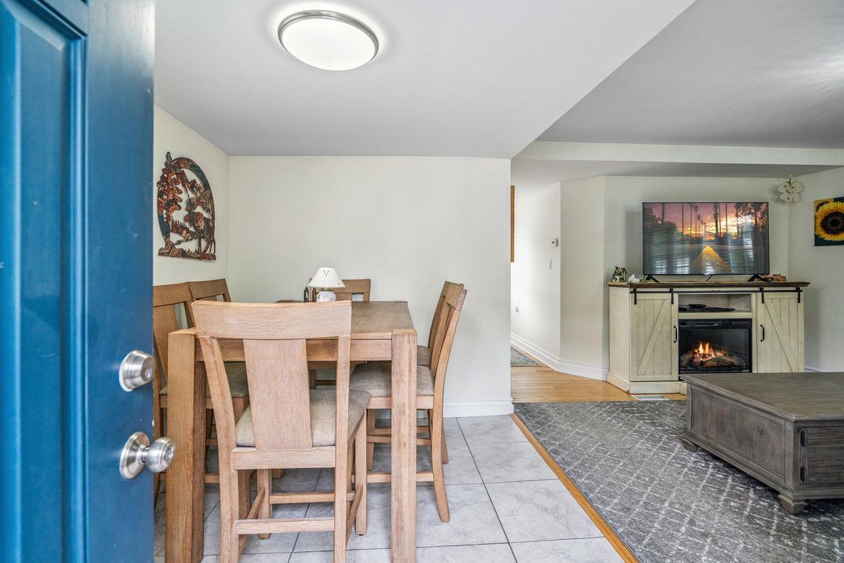 Dining room, Fireplace, Interior