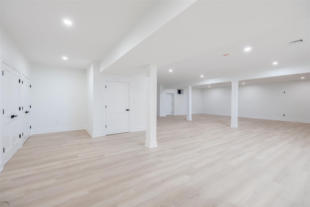Empty room, Interior, Recessed Lighting, Wood Texture Flooring