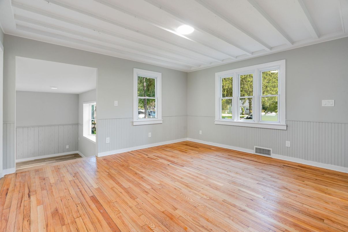 Empty room, Interior, Recessed Lighting, Wood Texture Flooring