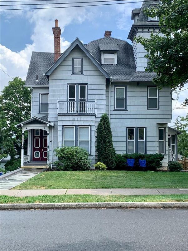 Exterior, Facade, Queen Anne Victorian