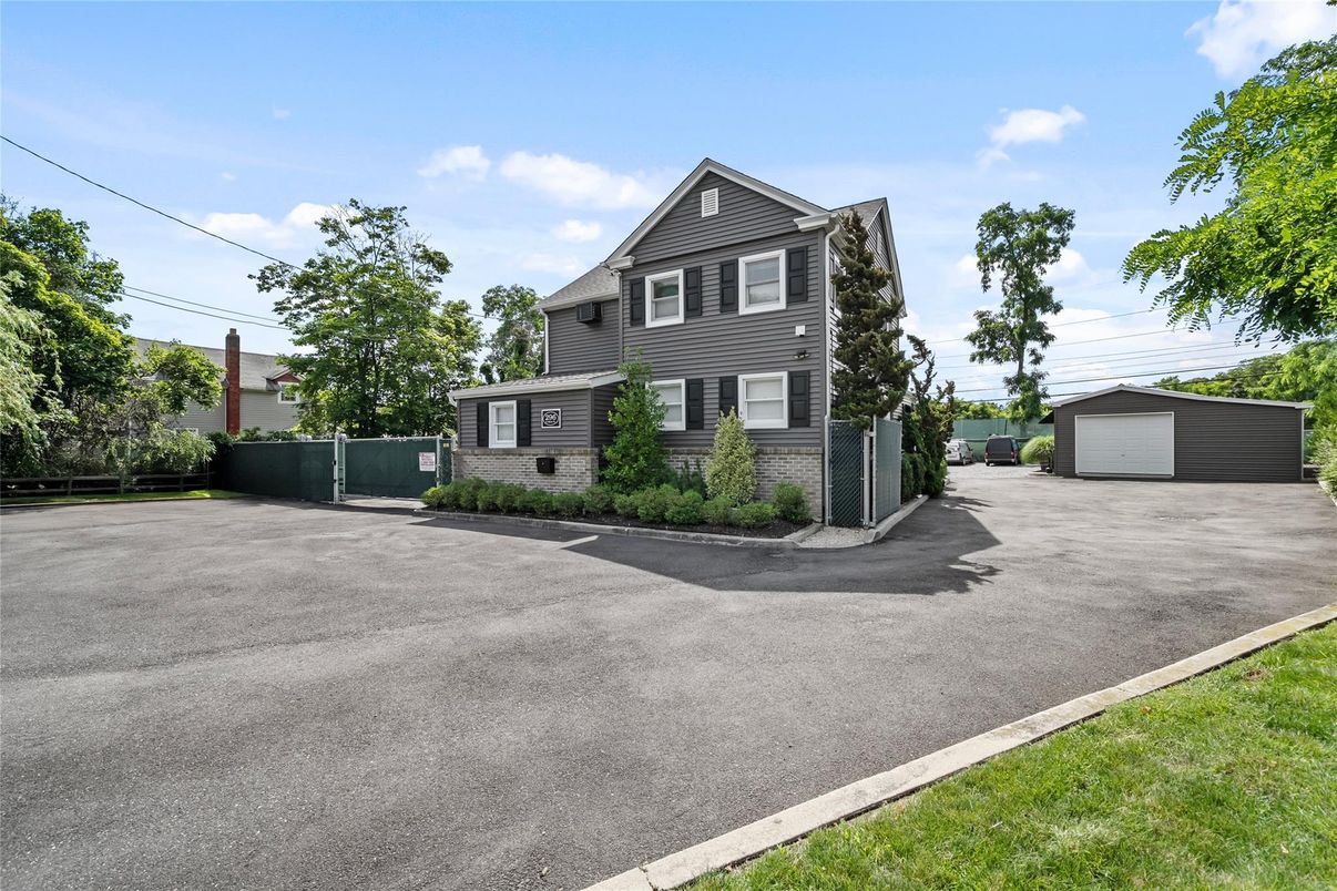 Detached Garage, Exterior