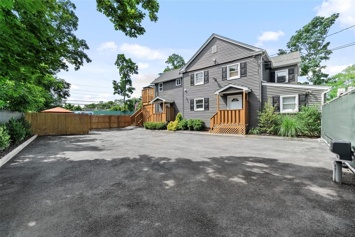 Backyard, Exterior, Facade, Queen Anne Victorian