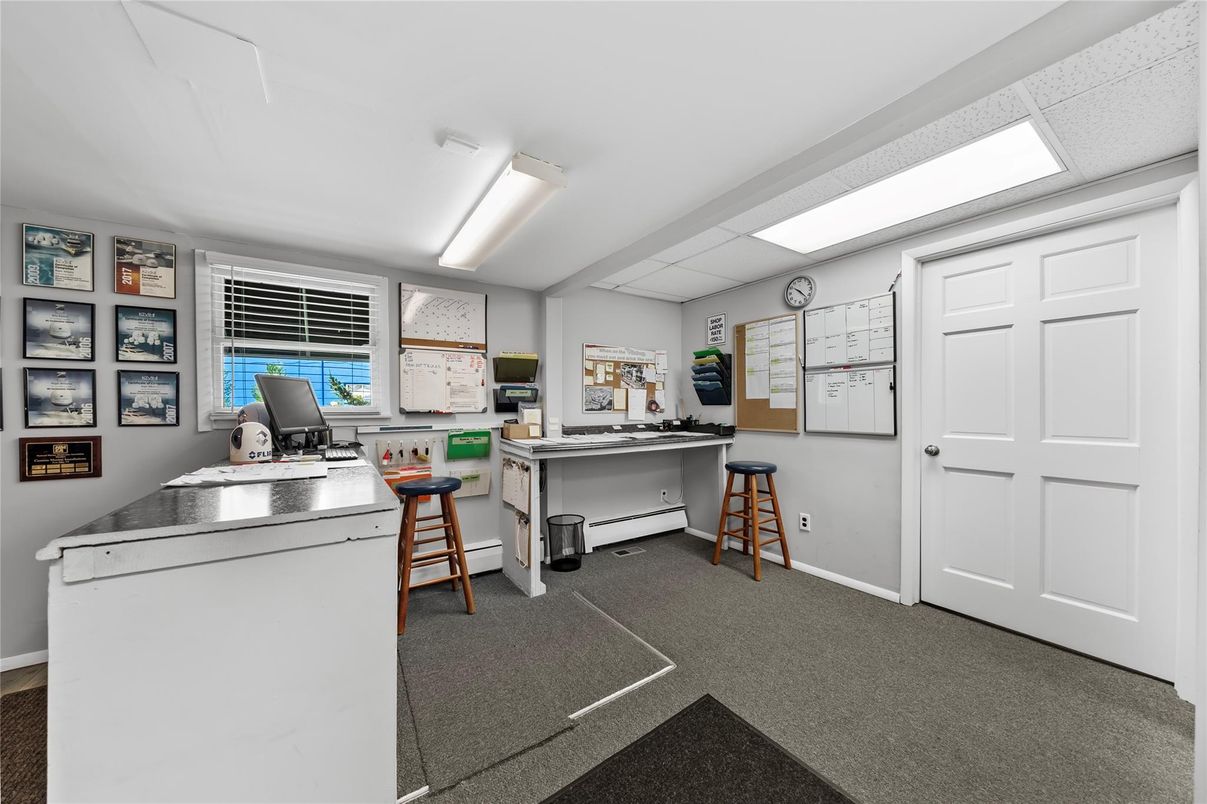Home Office, Interior