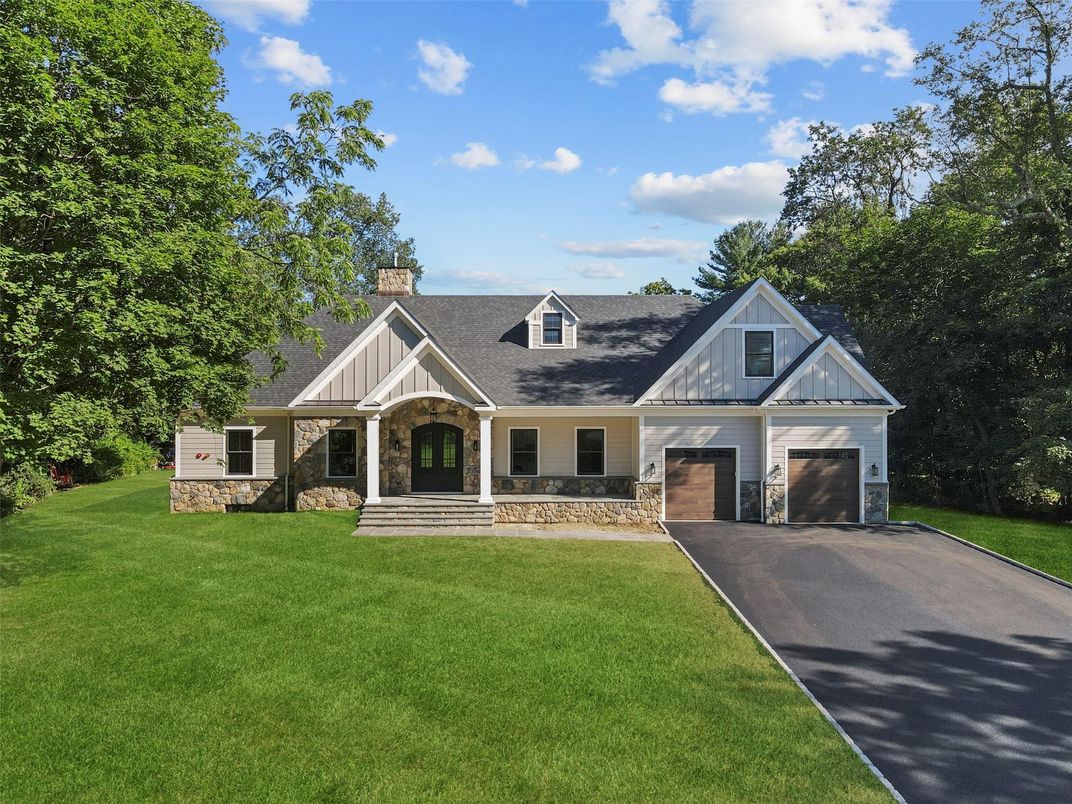 Attached, Exterior, Facade, Farmhouse