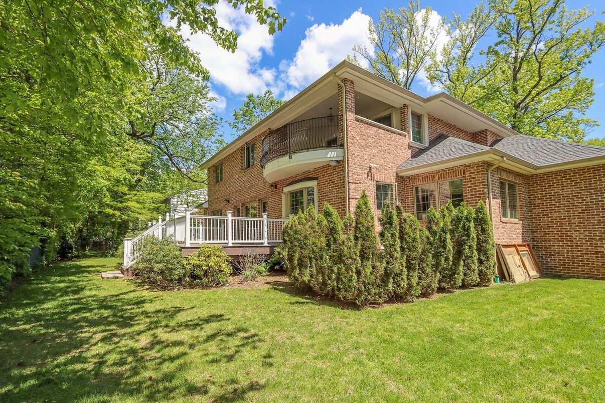 Backyard, Exterior, Facade, Brick Facade, Brick Traditional
