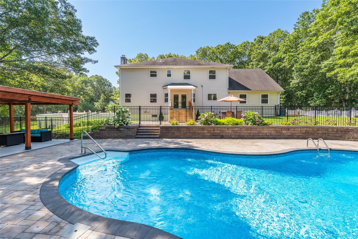 Exterior, Pool