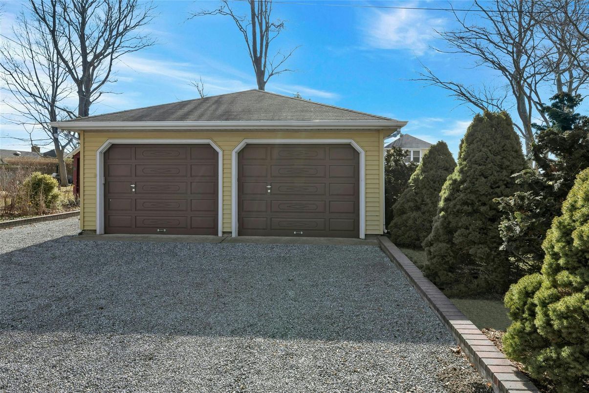 Detached Garage, Exterior